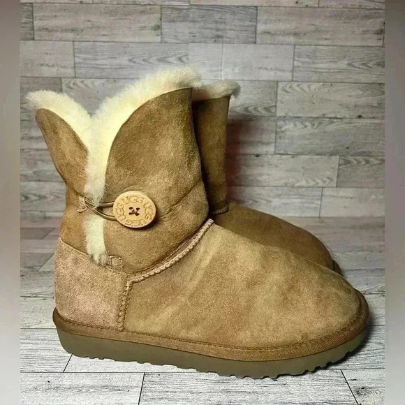 UGG Womens Bailey Button 5991Y Chestnut Brown Sheepskin Boots Sz 7 - Picture 2 of 9